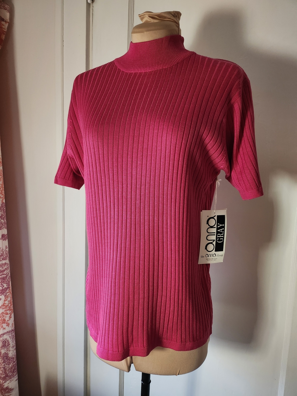VTG Anna Gray 100% Silk Sz M Magenta Rib Knit Mock Neck Short Sleeve Top